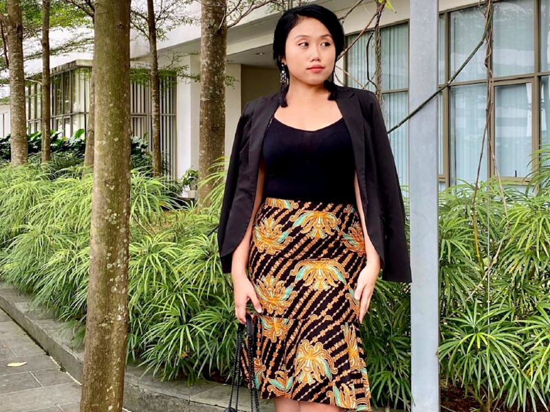 Sridewi Batik Fashions Modern Workwear From Traditional Fabrics Options The Edge