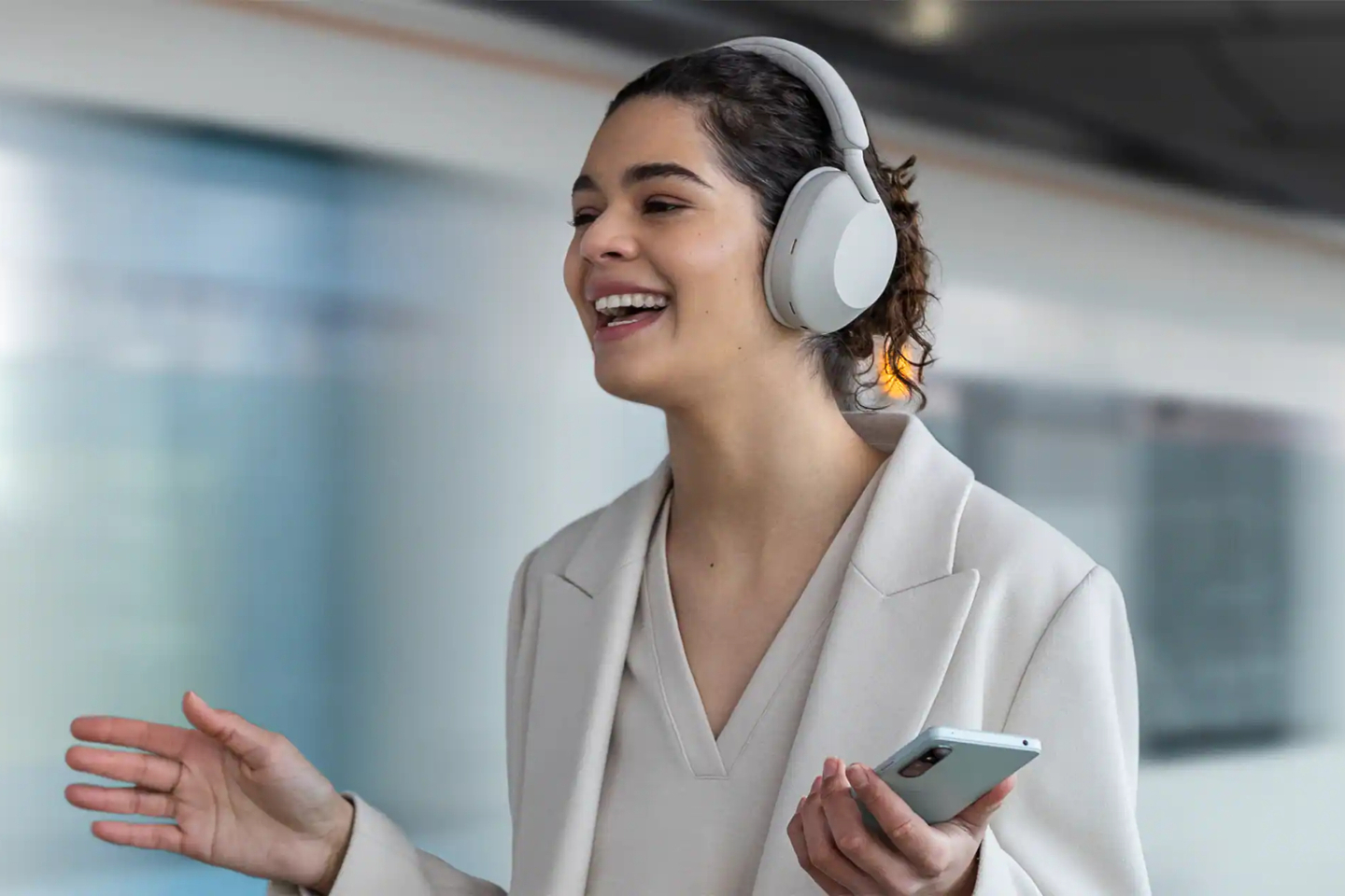 The Sony WH-1000XM5 headphones tempts audiophiles with the best  noise-cancelling quality